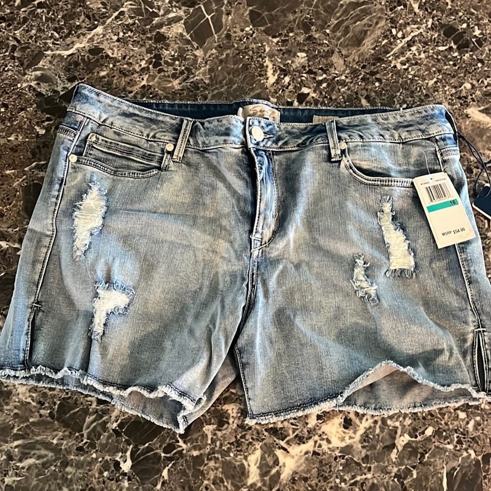 New Seven7 girlfriend,  stretchy, Jean shorts size 16